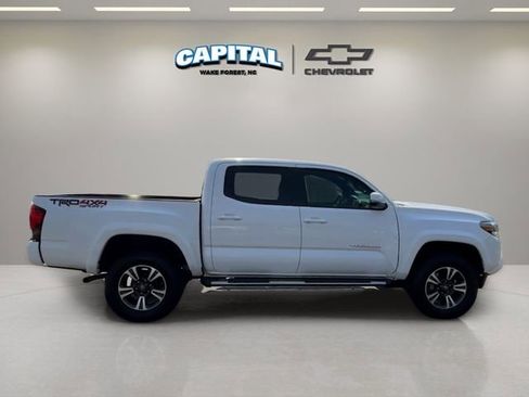 Used 2019 Toyota Tacoma TRD Sport image 6