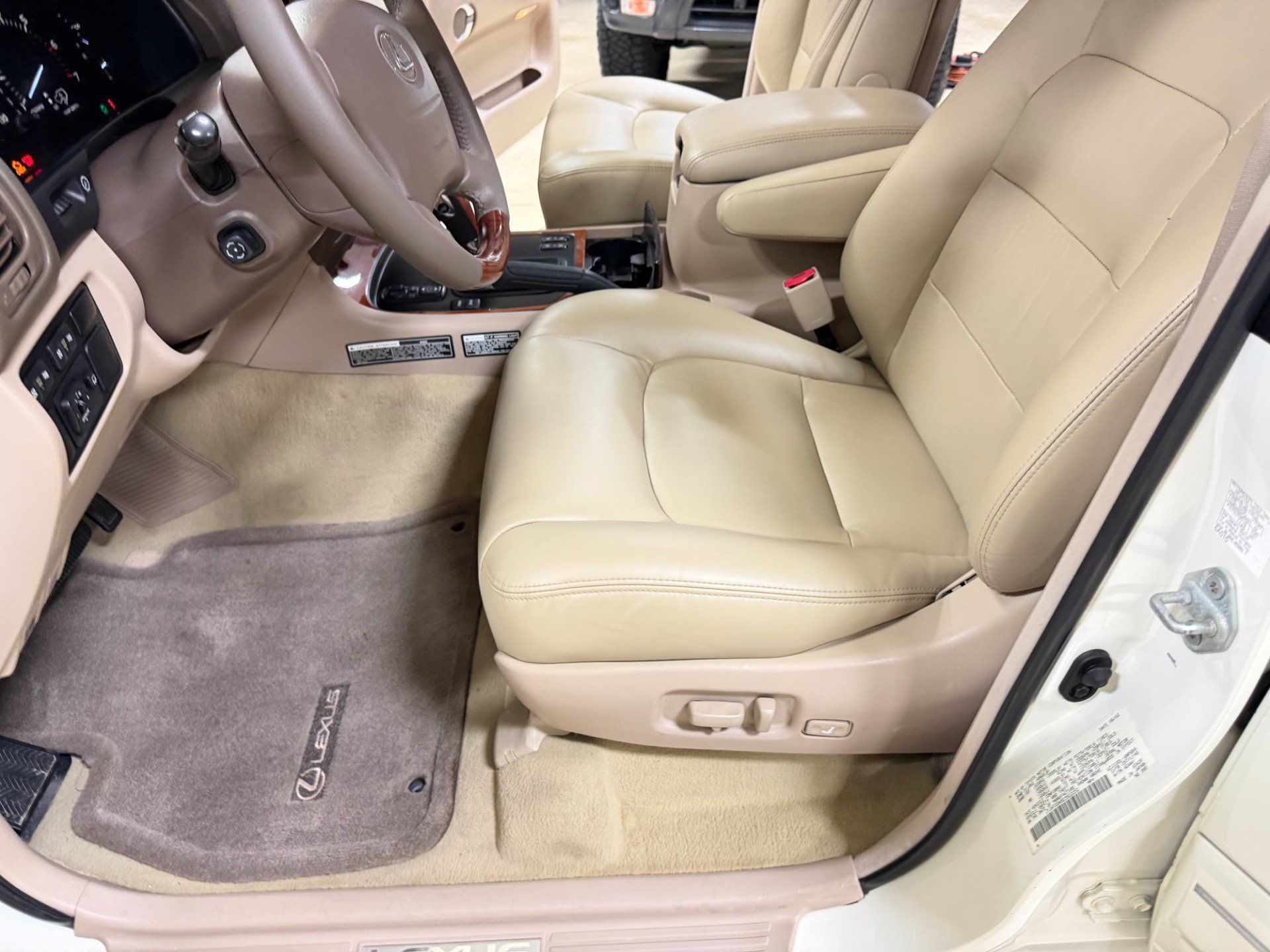 Used 2002 Lexus LX 470 4WD image 21