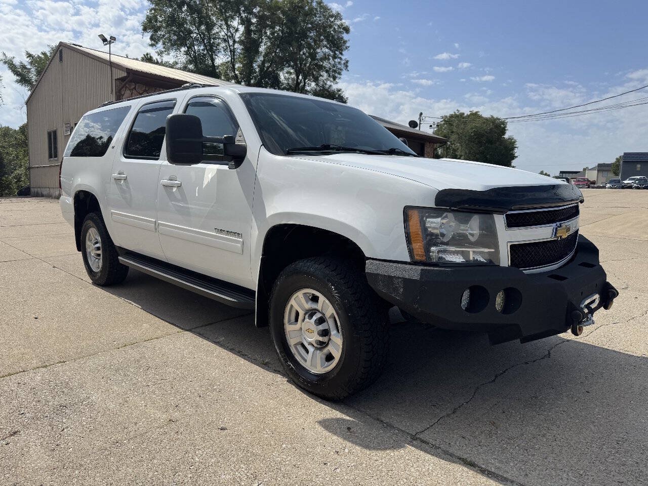 Used 2011 Chevrolet Suburban 2500 LT AWD/4WD image 3