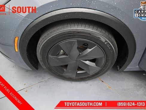 Used 2025 Toyota Prius LE FWD image 36