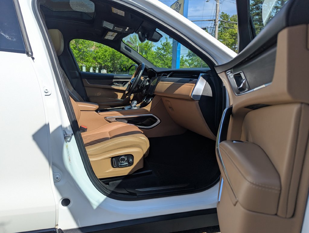 Used 2023 Jaguar F-PACE S AWD/4WD image 28
