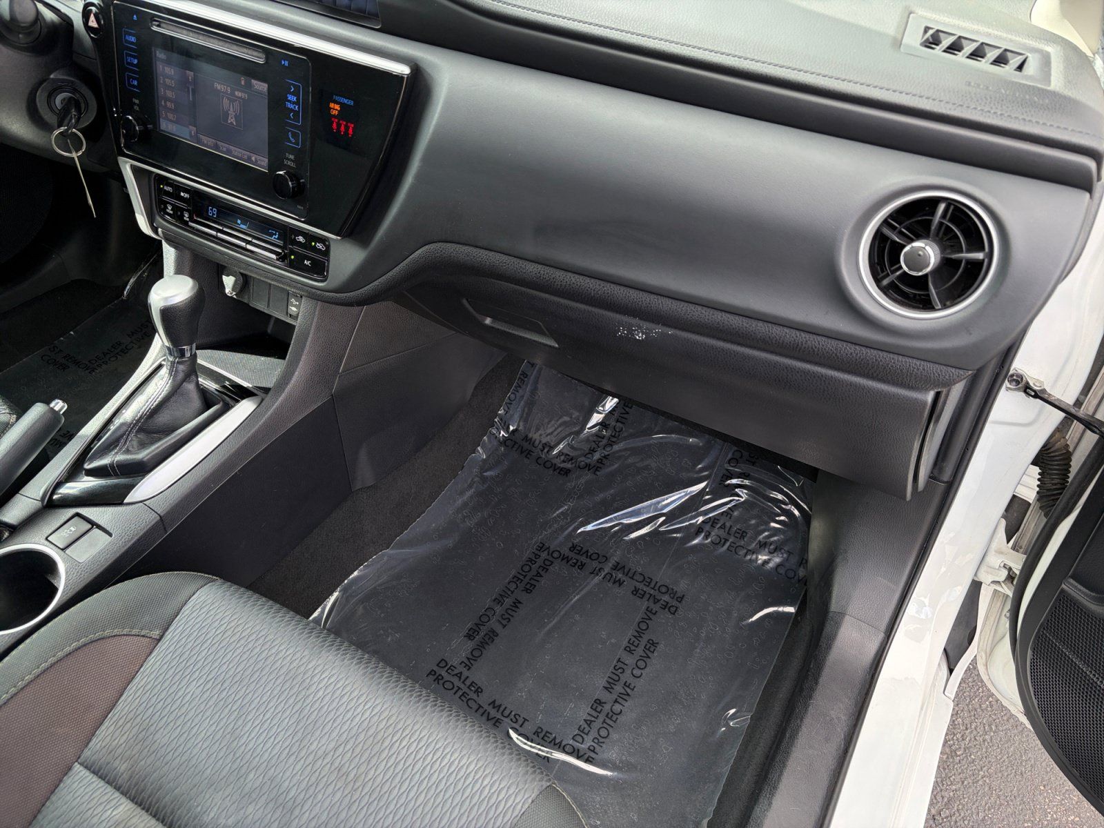 Used 2019 Toyota Corolla LE FWD image 27