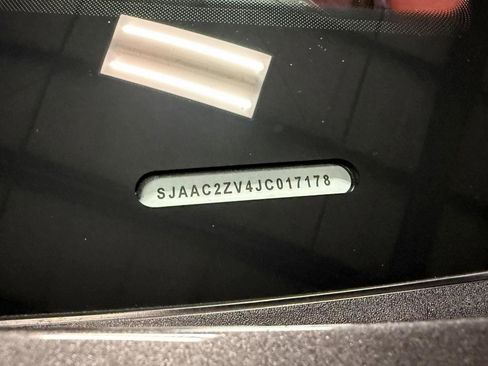 Used 2018 Bentley Bentayga image 30