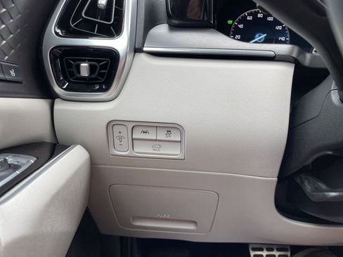 Certified 2023 Kia Sorento SX Prestige w/ Panoramic Sunroof Package AWD/4WD image 23