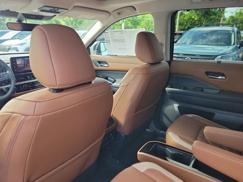 New 2026 Nissan Pathfinder Platinum AWD/4WD image 13