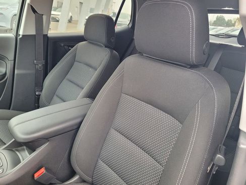 Used 2023 GMC Terrain SLE w/ Driver Convenience Package image 12