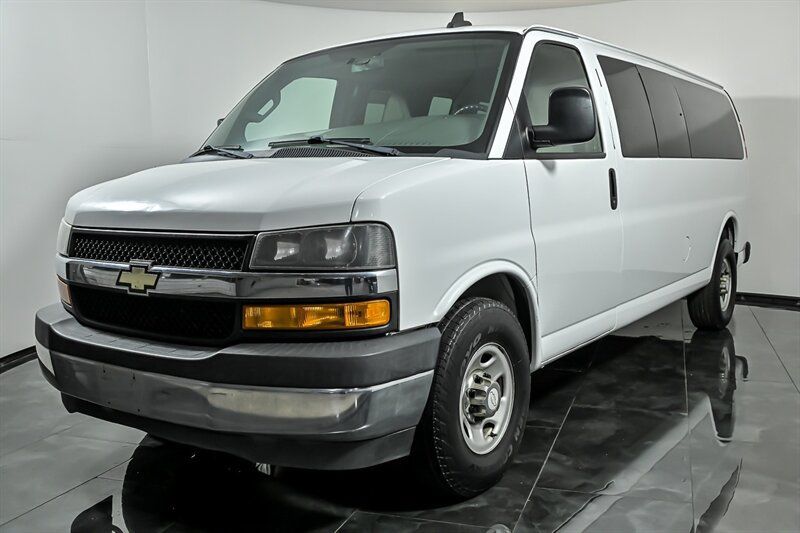 Used 2017 Chevrolet Express 3500 LT w/ LT Preferred Equipment Group RWD image 5