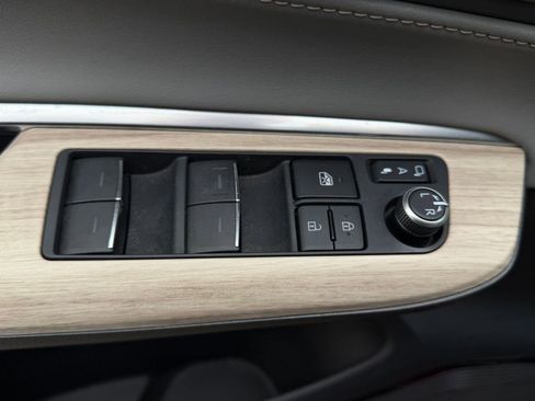 Used 2021 Toyota Venza Limited w/ Advanced Technology Package image 22