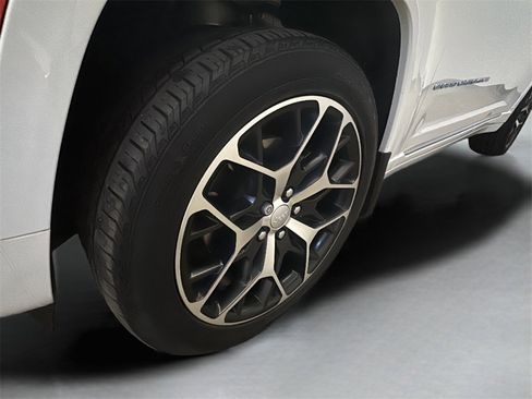 Used 2023 Jeep Grand Cherokee Summit image 4