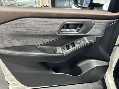 Certified 2023 Nissan Rogue SV image 26