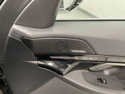 Used 2025 BMW 530i xDrive image 17