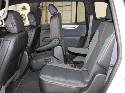 New 2026 GMC Acadia AT4 w/ Luxury Package AWD/4WD image 28