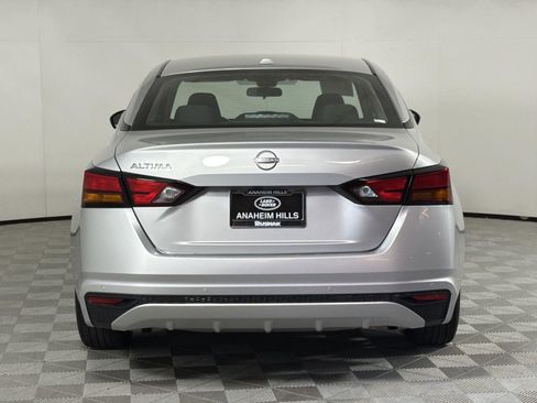 Used 2025 Nissan Altima 2.5 SV image 4