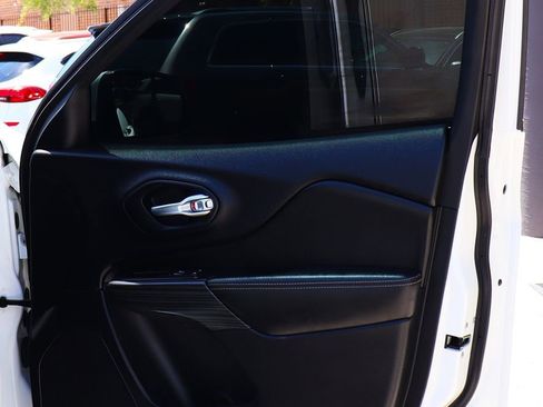 Used 2016 Jeep Cherokee Limited image 29