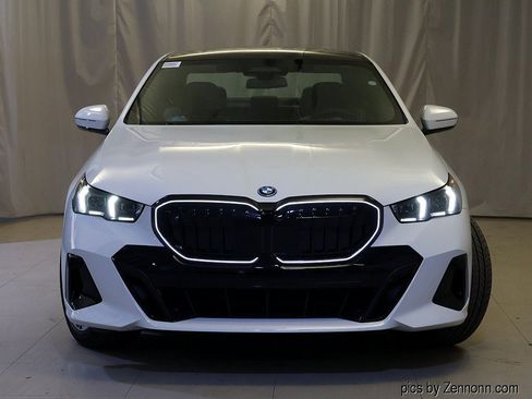 Used 2027 BMW 550e xDrive w/ Executive Package AWD/4WD image 5