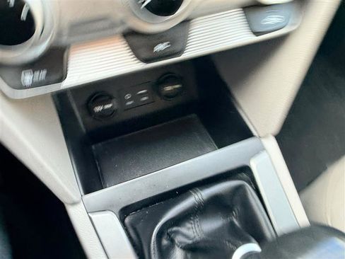 Used 2019 Hyundai Elantra SE image 26