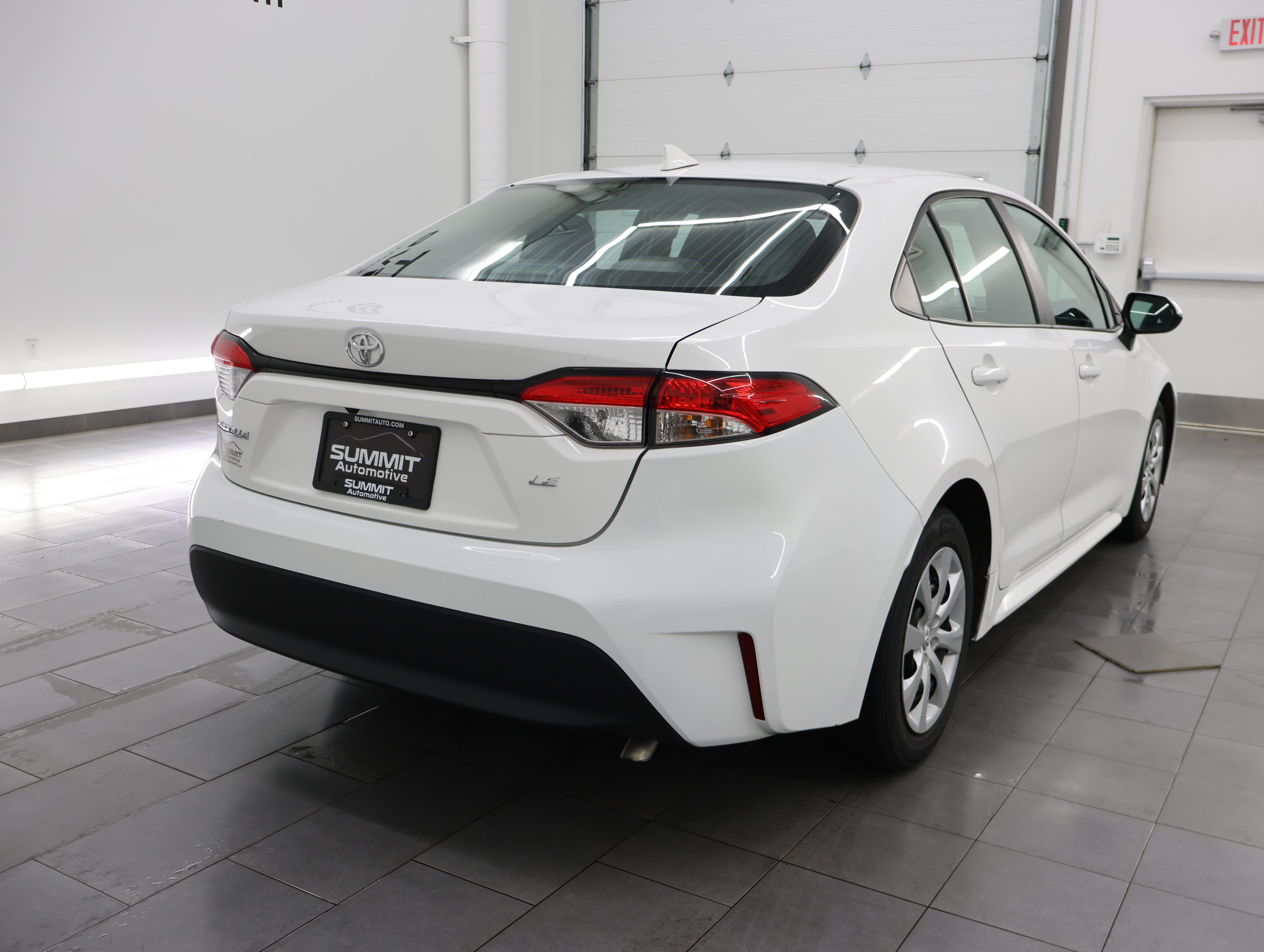 Used 2024 Toyota Corolla LE FWD image 4