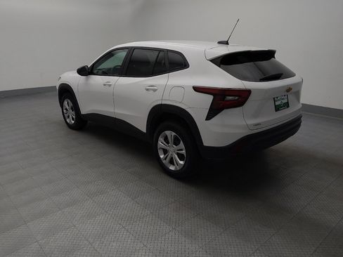 Used 2025 Chevrolet Trax LS FWD image 5