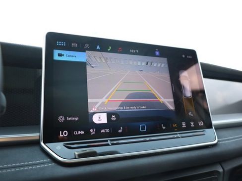 New 2025 Volkswagen Tiguan SE image 19