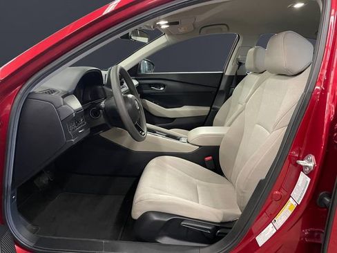 Certified 2025 Honda Accord LX image 9
