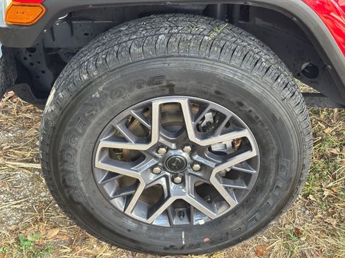 Used 2025 Jeep Wrangler Sahara image 30