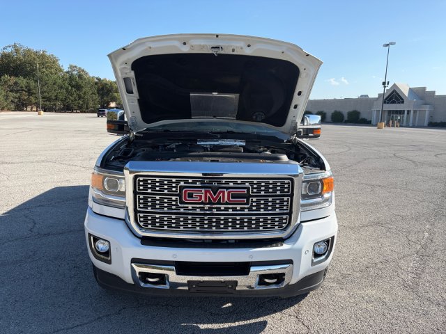 Used 2019 GMC Sierra 2500 Denali w/ Duramax Plus Package AWD/4WD image 18