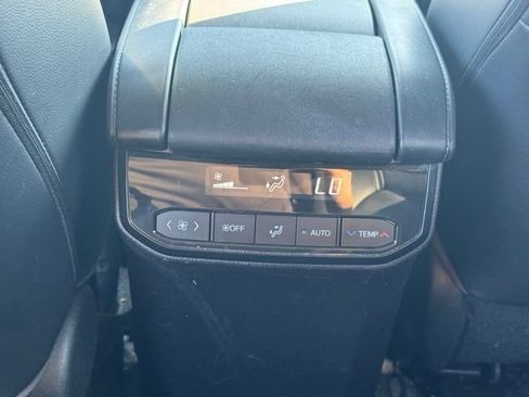 Used 2023 Toyota Highlander XLE FWD image 18