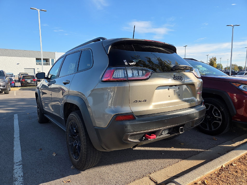Used 2019 Jeep Cherokee Trailhawk w/ Cold Weather Group AWD/4WD image 2