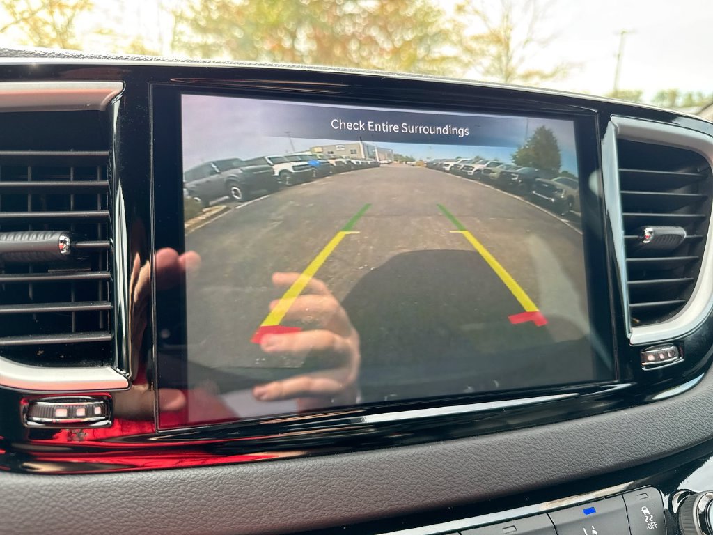 Used 2025 Chrysler Pacifica Select FWD image 18