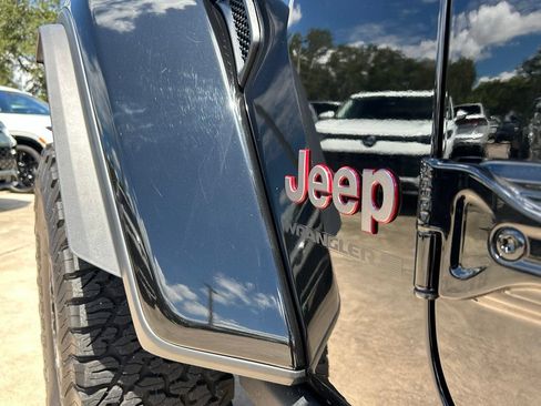 Used 2025 Jeep Wrangler Unlimited Rubicon AWD/4WD image 37