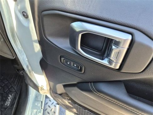 Used 2024 Jeep Wrangler Sahara image 15