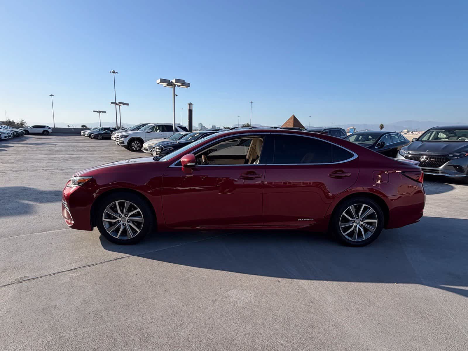 Used 2018 Lexus ES 300h w/ Navigation Package FWD image 2
