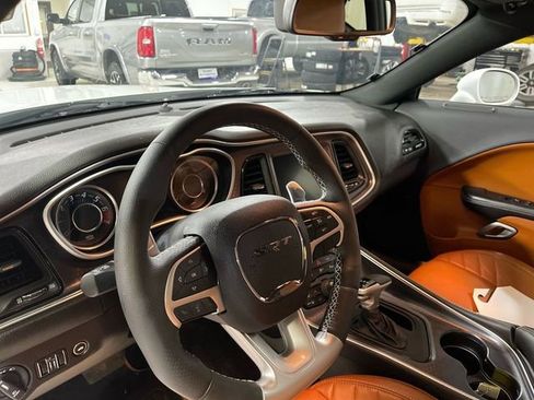 Used 2015 Dodge Challenger SRT image 14