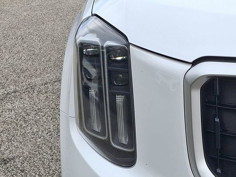 Used 2023 Kia Telluride EX w/ EX Captain's Chair Package FWD image 9