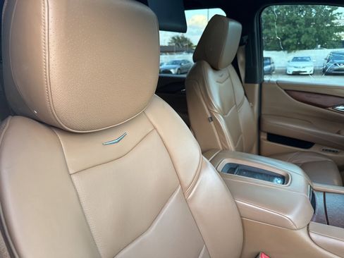 Used 2017 Cadillac Escalade ESV Platinum image 27