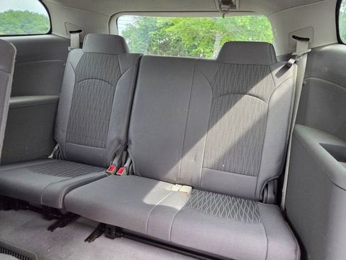 Used 2017 Chevrolet Traverse LT FWD image 7