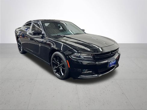 Used 2017 Dodge Charger SXT w/ Blacktop Package image 9
