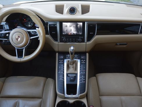 Used 2017 Porsche Macan image 12
