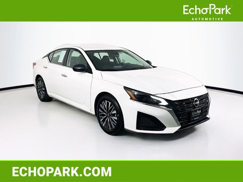Used 2025 Nissan Altima 2.5 SV FWD image 1