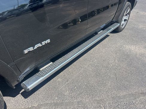 Used 2022 RAM 1500 Laramie AWD/4WD image 9