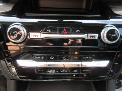 Used 2022 Ford Explorer Limited w/ Equipment Group 301A image 24