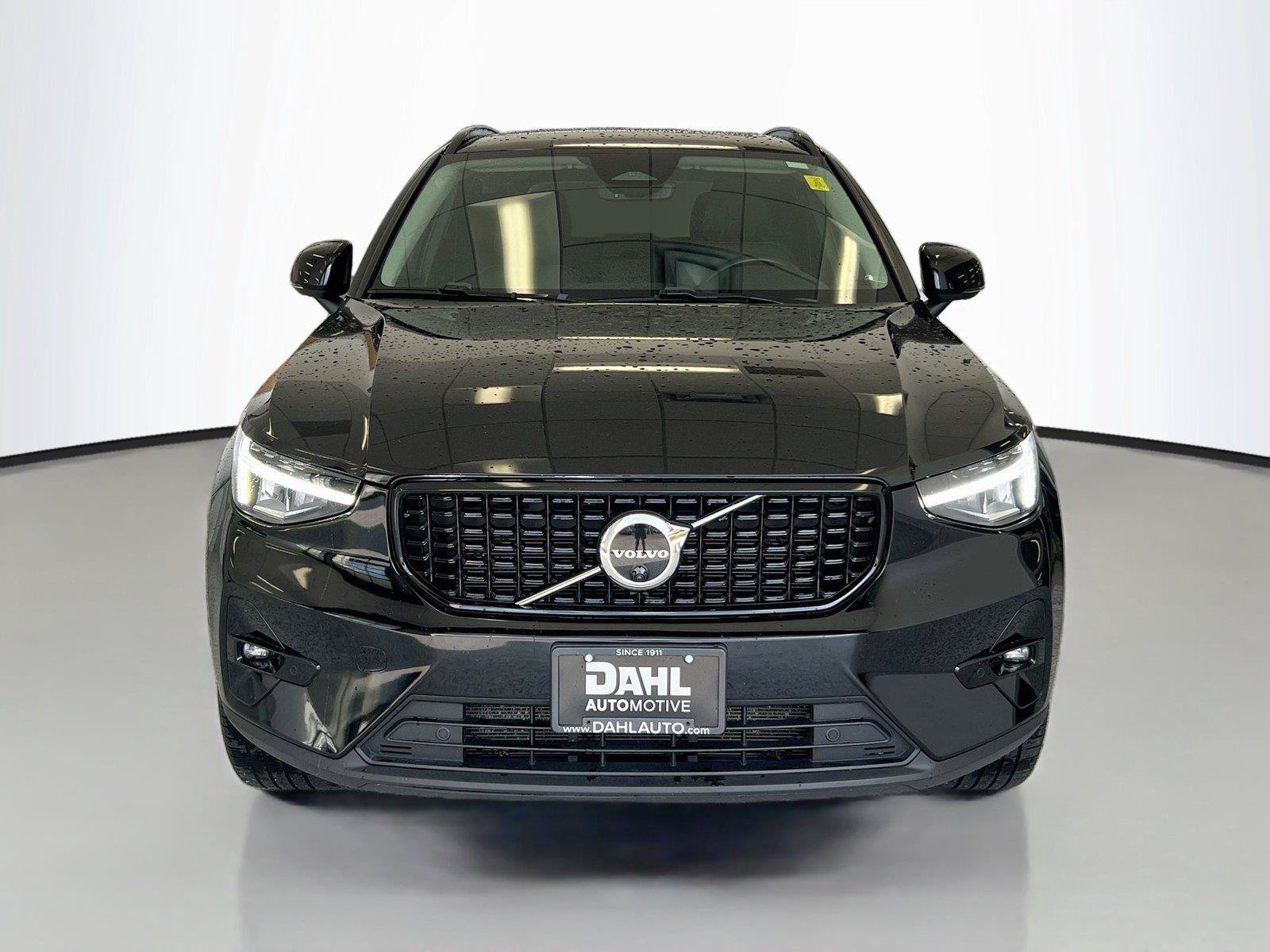 Used 2023 Volvo XC40 B5 Ultimate w/ Protection Package Premier AWD/4WD image 3