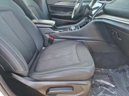 Used 2024 Jeep Grand Cherokee L Laredo AWD/4WD image 19