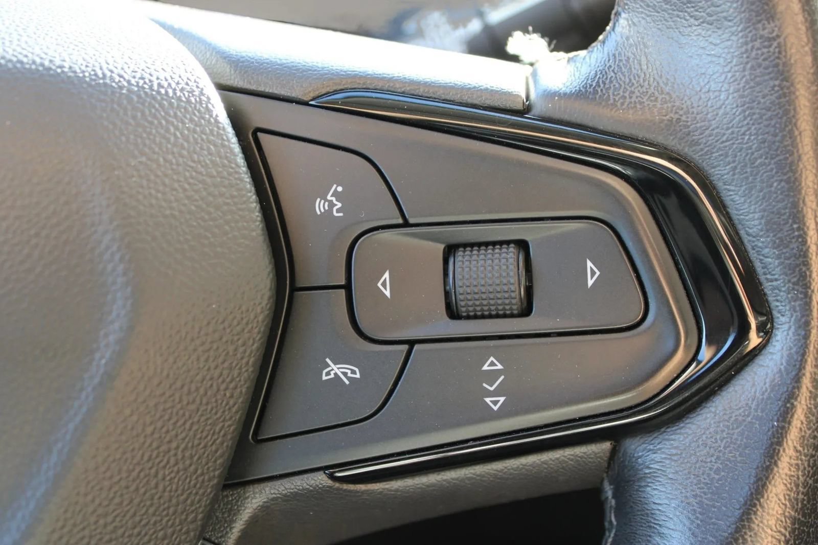 Used 2022 Chevrolet Bolt EUV Premier w/ Launch Edition FWD image 25