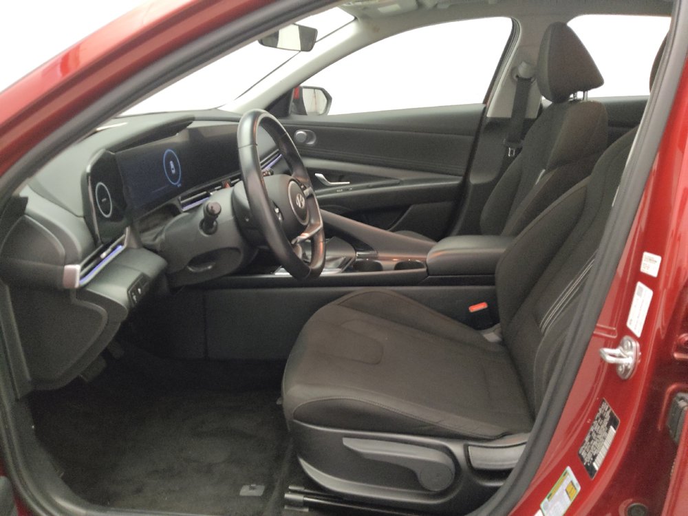 Used 2024 Hyundai Elantra SEL w/ Convenience Package FWD image 17