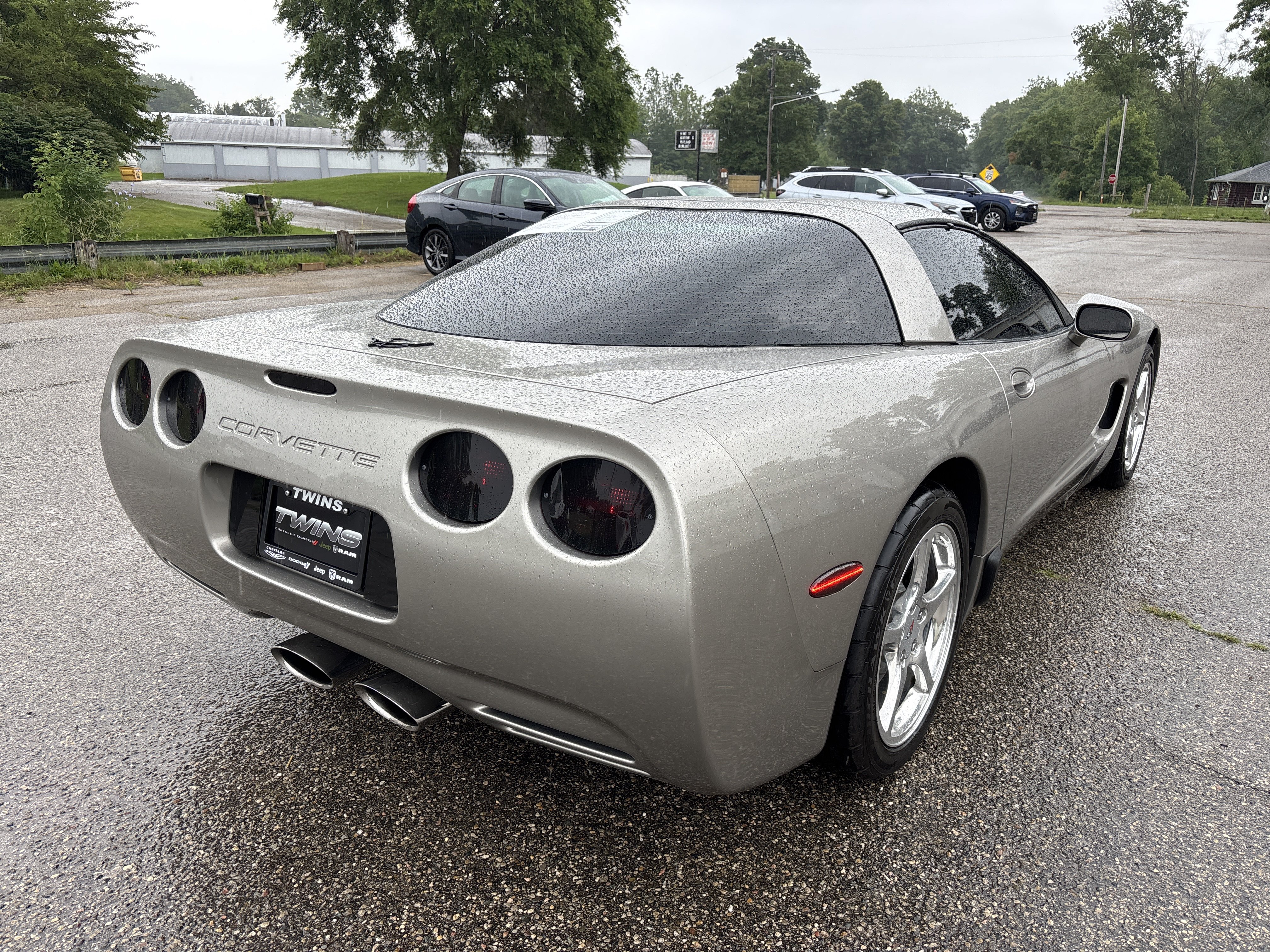 Used 2000 Chevrolet Corvette Coupe w/ Roof Pkg RWD image 3