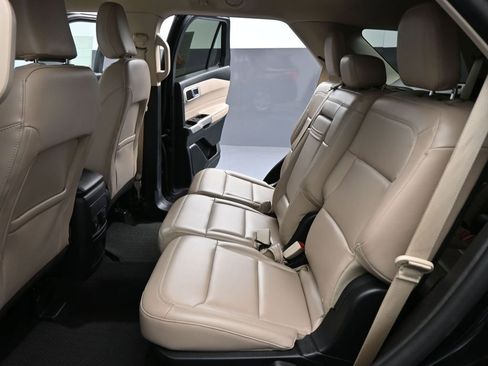 Used 2024 Ford Explorer XLT w/ Equipment Group 202A image 17