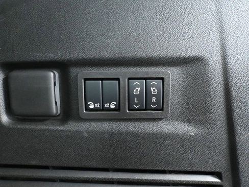 Used 2025 GMC Yukon XL Denali AWD/4WD image 49