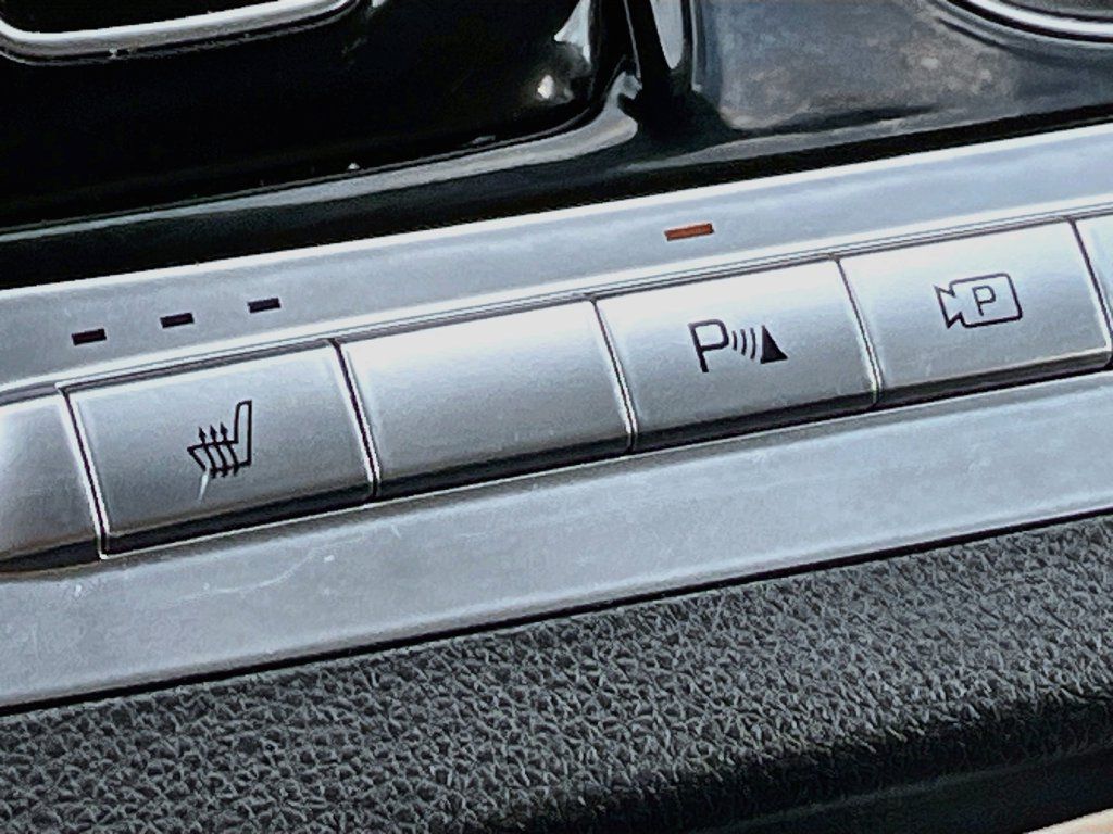 Used 2024 Kia Carnival EX FWD image 20