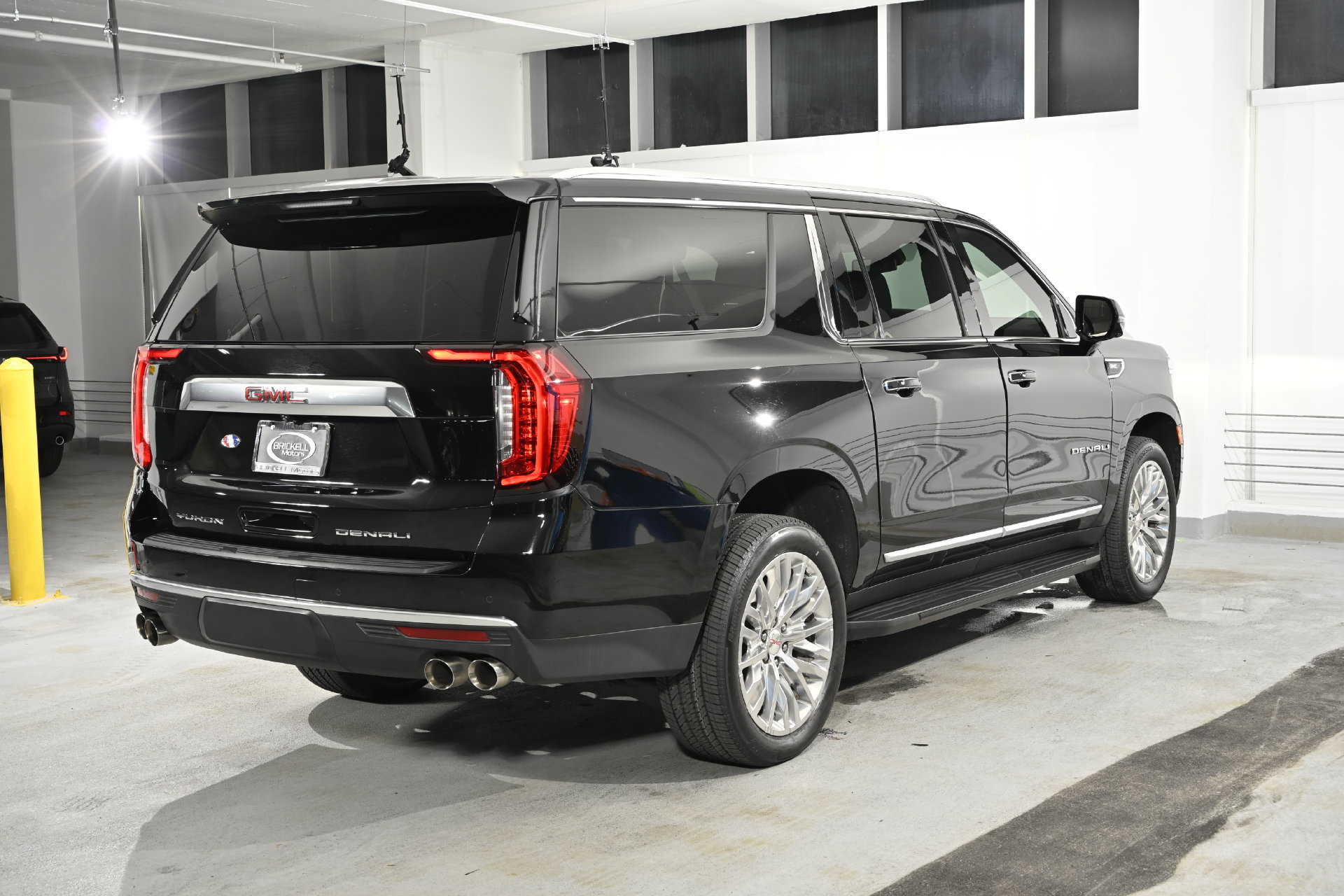 Used 2023 GMC Yukon XL Denali RWD image 5